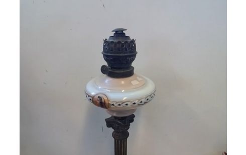 LAMPE A PETROLE SANS TUBE