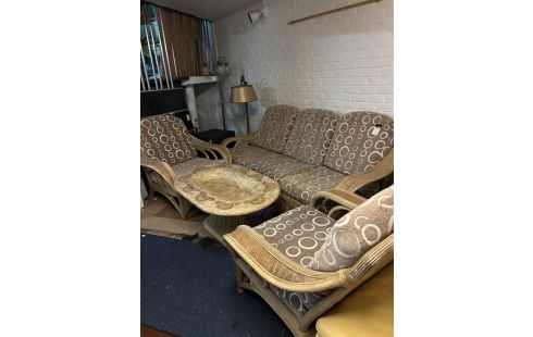 SALON 3 + 1 + 1 TABLE + ACC