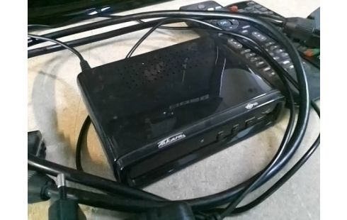 TELEVISEUR AYA 55 CM AVEC DECODEUR TNT HD + TELECOMMANDE