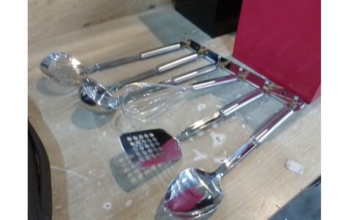 USTENSILES DE CUISINE + PORTANT MURAL U