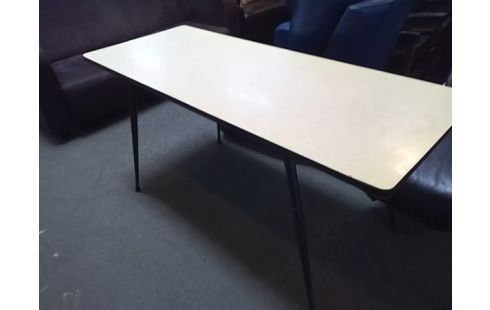 TABLE FORMICA
