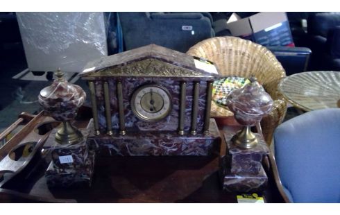 PARURE DE CHEMINÉE EN MARBRE