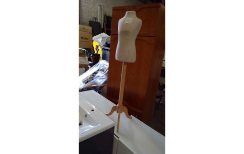 MANNEQUIN SUR PIED