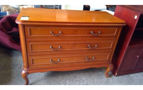 CÓMODA TEÑIDO CEREZO SILVESTRE 3 CAJONES