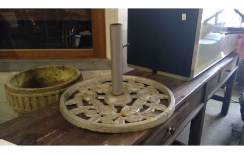 PIED DE PARASOL EN FONTE