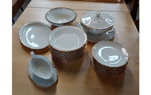 SERVICE DE TABLE DORÉ