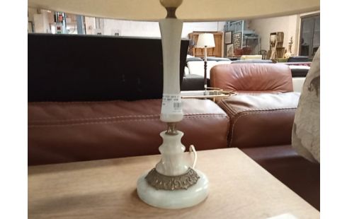 LAMPE PIED ONYX ET LAITON ABAT JOUR