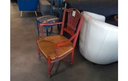 FAUTEUIL EN BOIS LAQUE ROUGE ASSISE EN PAILLE