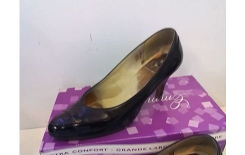 PAIRE DE TALONS NOIR T40