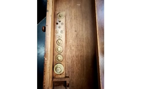 BALANCE COFFRET + POIDS PLATEAUX RES