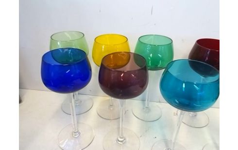 LOT DE 8 VERRES A PIEDS COLORES