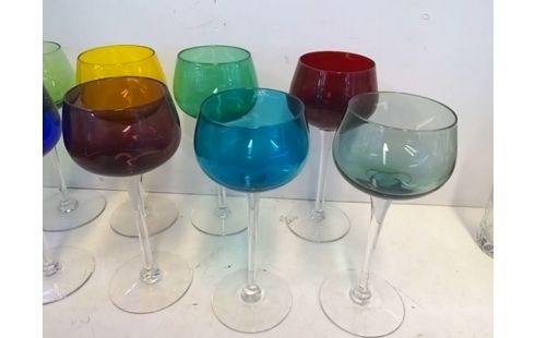 LOT DE 8 VERRES A PIEDS COLORES