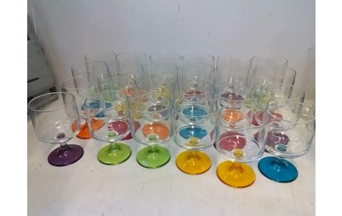 LOT DE VERRES PIEDS COLORES MM+PM