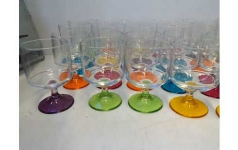 LOT DE VERRES PIEDS COLORES MM+PM