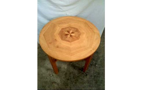 BEISTELLTISCH HOLZ HELL RUND M. INTARSIEN