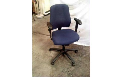 BÜROSTUHL VERSTB. POLSTER BLAU A.ROLLEN