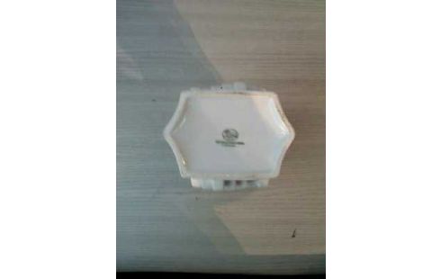 VASE WEISS PORZELL. <HUTSCHENREUTHER>