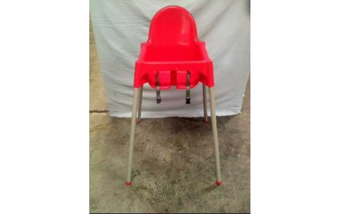 SIEGE DE TABLE BEBE ROUGE PLASTIQUE