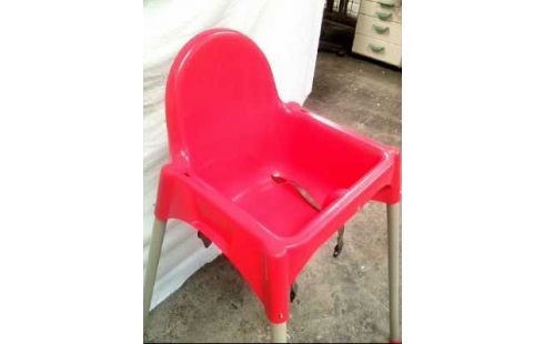 SIEGE DE TABLE BEBE ROUGE PLASTIQUE