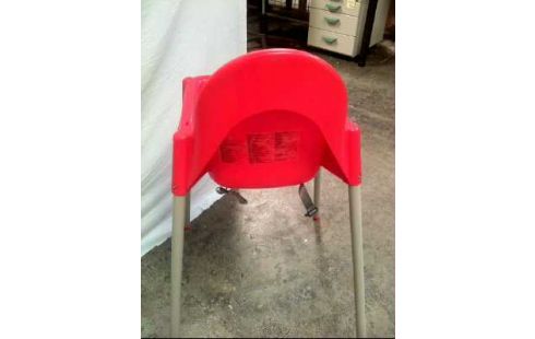SIEGE DE TABLE BEBE ROUGE PLASTIQUE