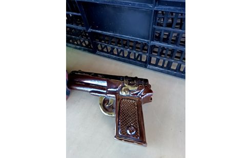 DECORATION PISTOLET