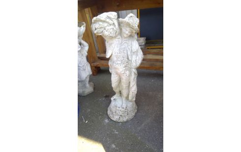 TUINBEELD STENEN MAN MET STROBAAL