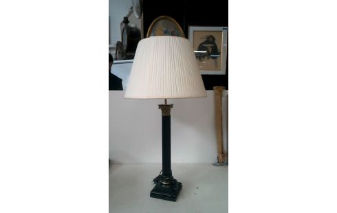 LAMP ZWART EN GOUDKL.