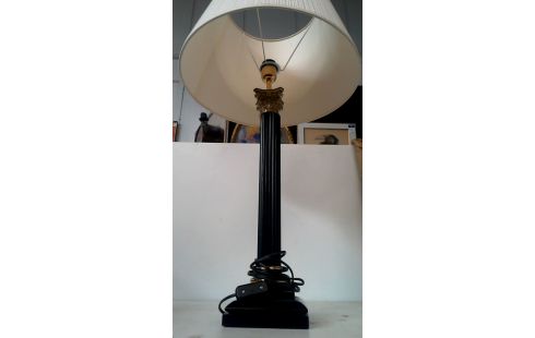 LAMP ZWART EN GOUDKL.