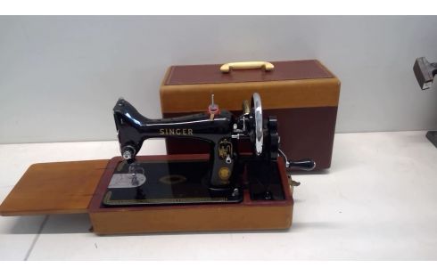 SINGER NAAIMACHINE IN DOOS