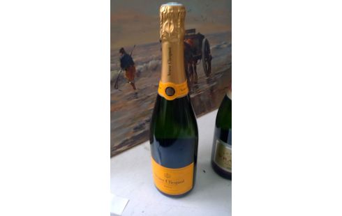 CHAMPAGNE VEUVE CLICQUOT