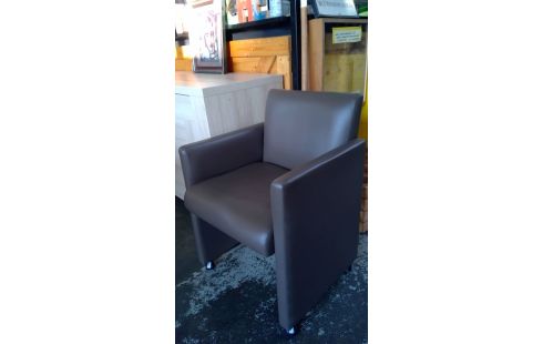 SESSEL 1 ÜBER AUF ROLLEN