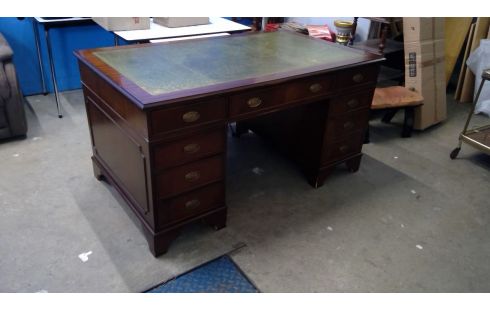 BUREAU HOUT, MET GROEN LEDER BLAD