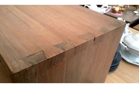 ARMARIO. TECA MACIZO 5 CAJONES