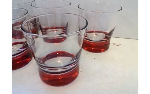 LOT DE 5 VERRES PIEDS ROUGE