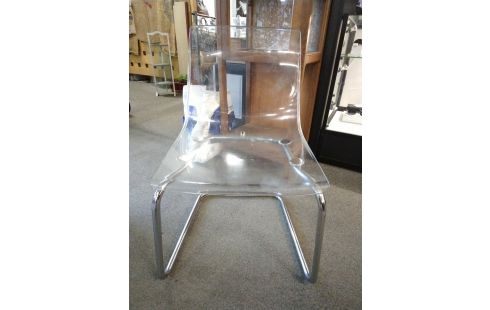 CHAISE PLEXIGLAS