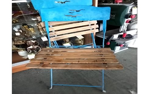 CHAISE PLIANTE Metal bleu lattes bois