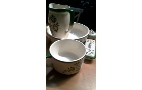 POT A EAU ART DECO. ECRU VERTE