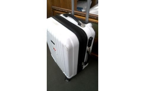 REISKOFFER WIT MELVIN MOBIEL