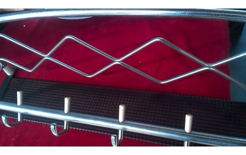 KLEIDERSTÄNDER IM VINTAGE-STIL CHROM