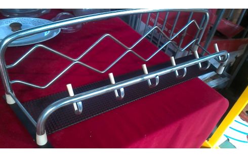 KLEIDERSTÄNDER IM VINTAGE-STIL CHROM