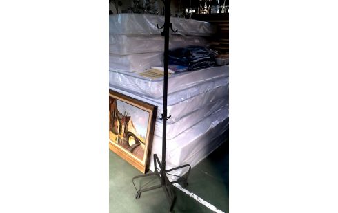 PERCHERO DE PIE IKEA PARDO METAL