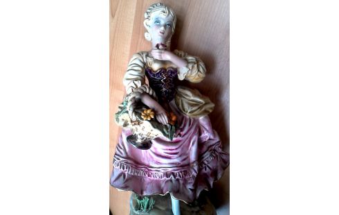 STATUE ITALIENISCH PORZELLAN MET BLUME