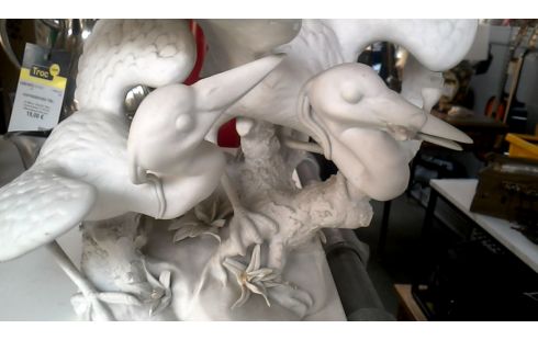 ESTATUA BLANCA PORCELANA