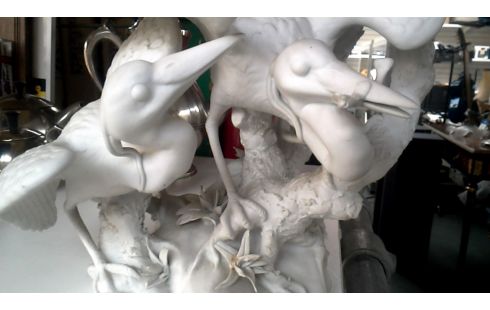 ESTATUA BLANCA PORCELANA