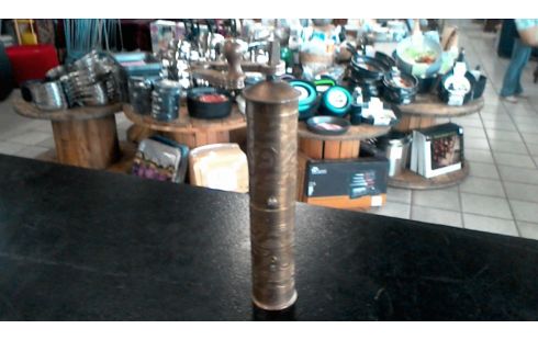 MOULIN A POIVRE ANCIEN