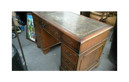 SCHREIBTISCH ENGLISCH