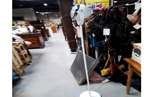 LAMPADAIRE METAL BLANC