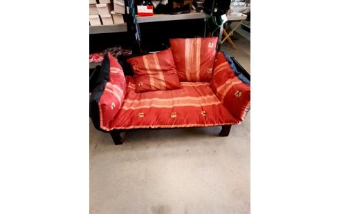 BANQUETTE STYLE FUTON