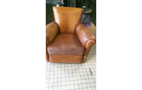 SILLÓN DE CUERO CLUB