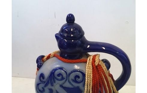 BOUTEILLE ANCIENNE AVEC BOUCHON